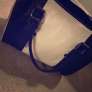 Express black & white hand bag